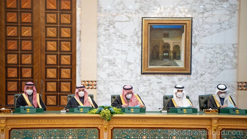 سيدي خادم الحرمين الشريفين يرأس جلسة مجلس الوزراء - صورة 7