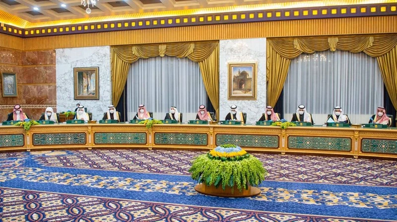 سيدي خادم الحرمين الشريفين يرأس جلسة مجلس الوزراء - صورة 3