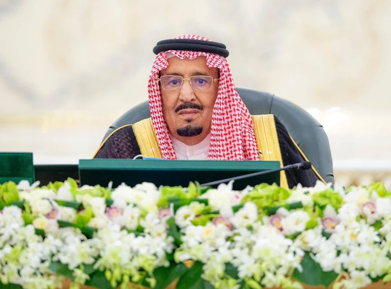 سيدي خادم الحرمين الشريفين يرأس جلسة مجلس الوزراء - صورة 2