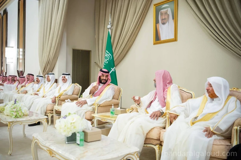 سمو سيدي ولي العهد يستقبل أصحاب السمو والفضيلة والمعالي وجمعاً من المواطنين بالمنطقة الشرقية. - صورة 2