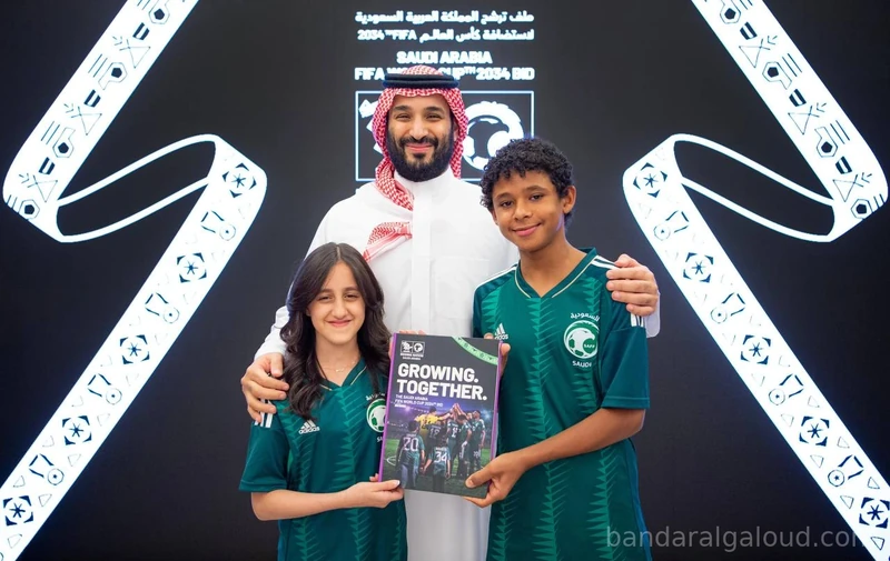 سمو سيدي ولي العهد يبارك استكمال ملف استضافة كأس العالم 2034, استعداداً لتسليمه للفيفا - صورة 2