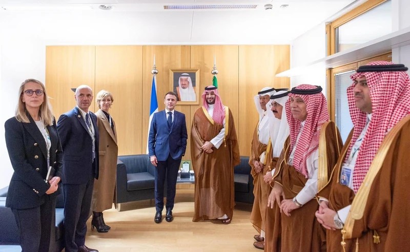 سمو سيدي ولي العهد يلتقي الرئيس الفرنسي على هامش انعقاد القمة الخليجية الأوروبية - Photo 3