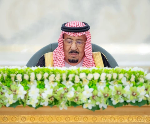 سيدي خادم الحرمين الشريفين يرأس جلسة مجلس الوزراء بجدة