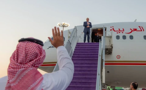 سمو سيدي ولي العهد في مقدمة مودعي رئيس جمهورية مصر العربية بنيوم