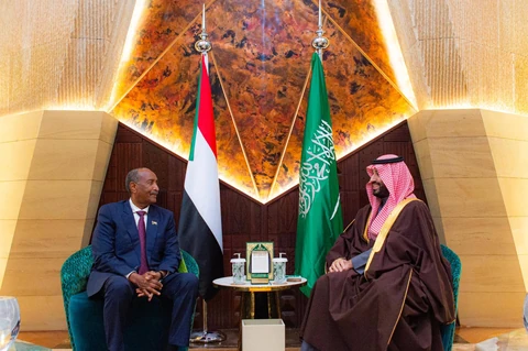 سمو سيدي ولي العهد يلتقي رئيس مجلس السيادة الانتقالي السوداني