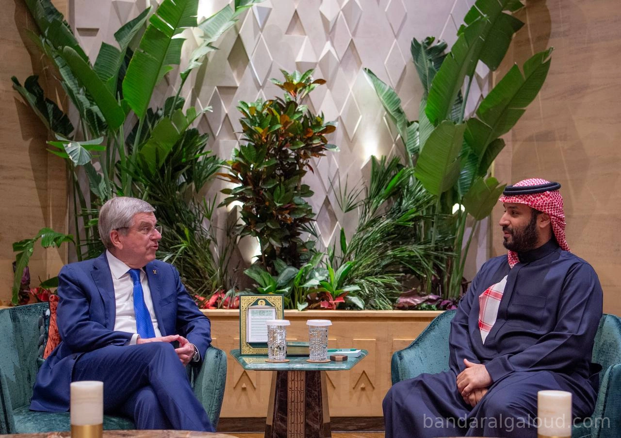 سمو سيدي ولي العهد ورئيس اللجنة الأولمبية الدولية يستعرضان التعاون الثنائي - Photo 1