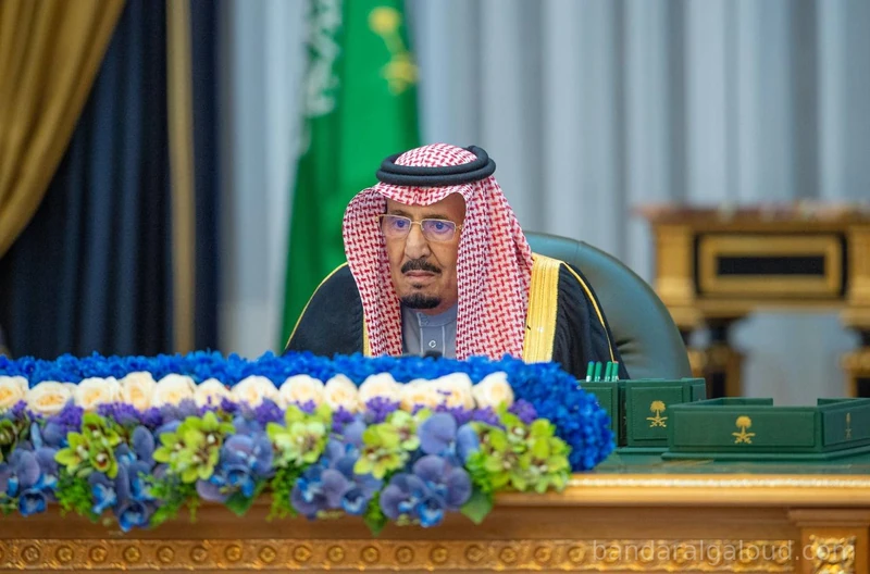 سيدي خادم الحرمين الشريفين يرأس جلسة مجلس الوزراء - صورة 2
