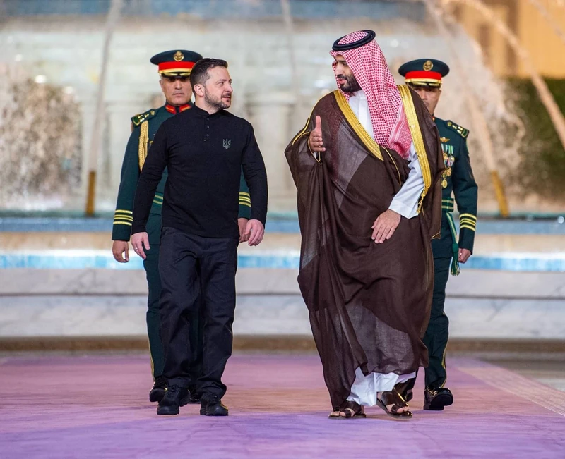 سمو سيدي ولي العهد يستقبل فخامة رئيس أوكرانيا وقد أجريت له مراسم استقبال رسمية - Photo 5