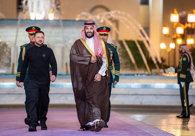 سمو سيدي ولي العهد يستقبل فخامة رئيس أوكرانيا وقد أجريت له مراسم استقبال رسمية - Photo 6