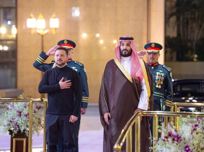 سمو سيدي ولي العهد يستقبل فخامة رئيس أوكرانيا وقد أجريت له مراسم استقبال رسمية - Photo 9