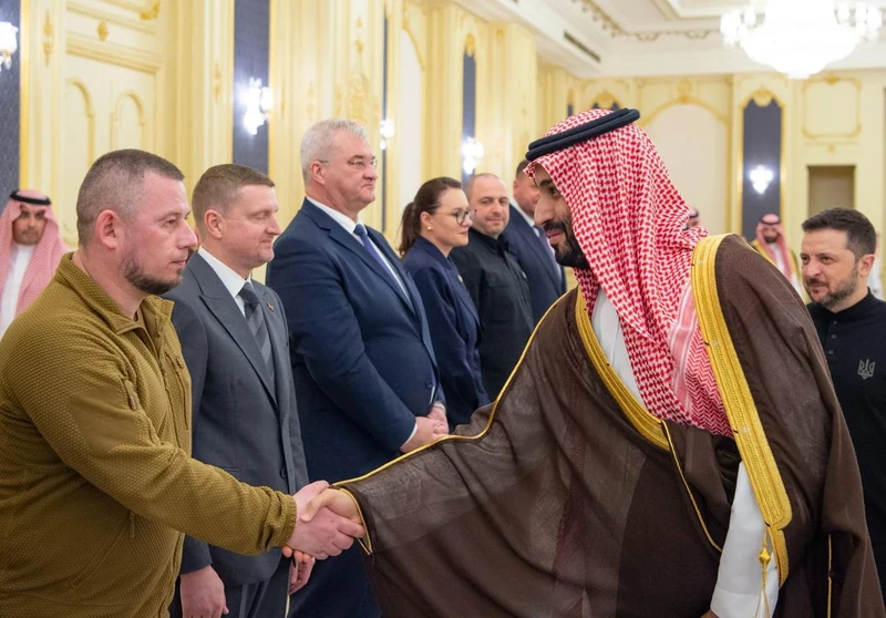 سمو سيدي ولي العهد يستقبل فخامة رئيس أوكرانيا وقد أجريت له مراسم استقبال رسمية - Photo 10