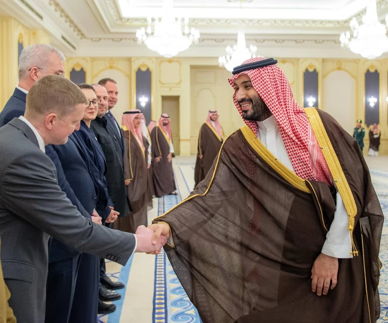 سمو سيدي ولي العهد يستقبل فخامة رئيس أوكرانيا وقد أجريت له مراسم استقبال رسمية - Photo 15