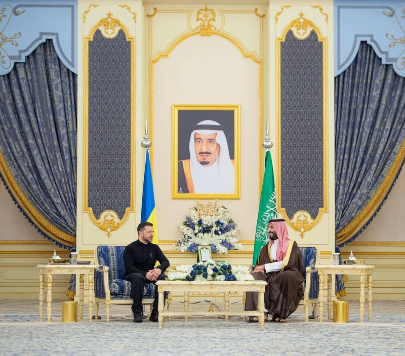 سمو سيدي ولي العهد يستقبل فخامة رئيس أوكرانيا وقد أجريت له مراسم استقبال رسمية - Photo 17