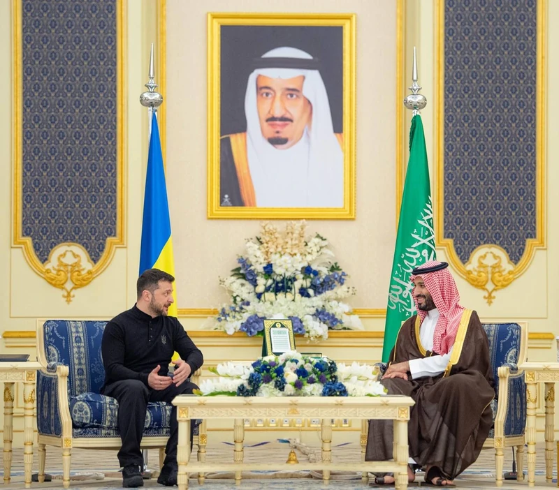 سمو سيدي ولي العهد يستقبل فخامة رئيس أوكرانيا وقد أجريت له مراسم استقبال رسمية - Photo 18