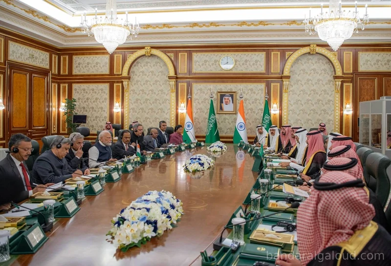 سمو سيدي ولي العهد يستقبل بقصر السلام بجدة دولة رئيس وزراء جمهورية الهند وقد أجريت له مراسم استقبال رسمية - Photo 16