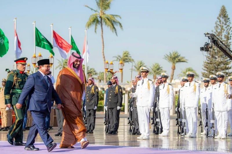 سمو سيدي ولي العهد يستقبل في قصر السلام بجدة، رئيس جمهورية إندونيسيا، ويقيم مراسم استقبال رسمية لفخامته - Photo 4