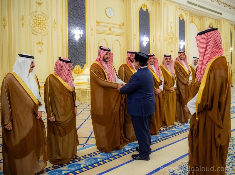 سمو سيدي ولي العهد يستقبل في قصر السلام بجدة، رئيس جمهورية إندونيسيا، ويقيم مراسم استقبال رسمية لفخامته - Photo 10