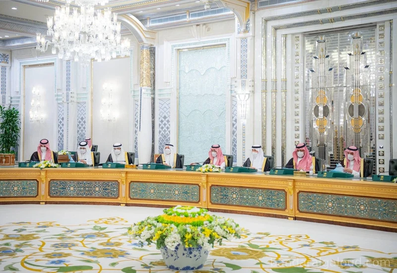 سيدي خادم الحرمين الشريفين يرأس جلسة مجلس الوزراء بجدة - صورة 4