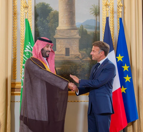 بحضور سمو سيدي ولي العهد وفخامة رئيس الجمهورية الفرنسية, انعقاد اجتماع الطاولة المستديرة الفرنسي-السعودي للاستثمار.