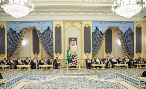 سمو سيدي ولي العهد يستقبل أصحاب السمو والفضيلة والمعالي وجمعاً من المواطنين في جدة.