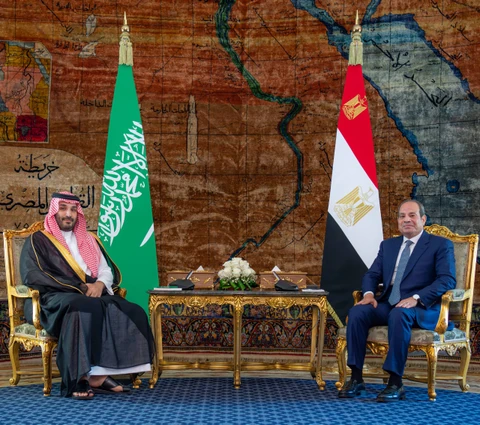 سمو سيدي ولي العهد يلتقي الرئيس المصري ويعقدان لقاءً ثنائياً وجلسة مباحثات موسعة.