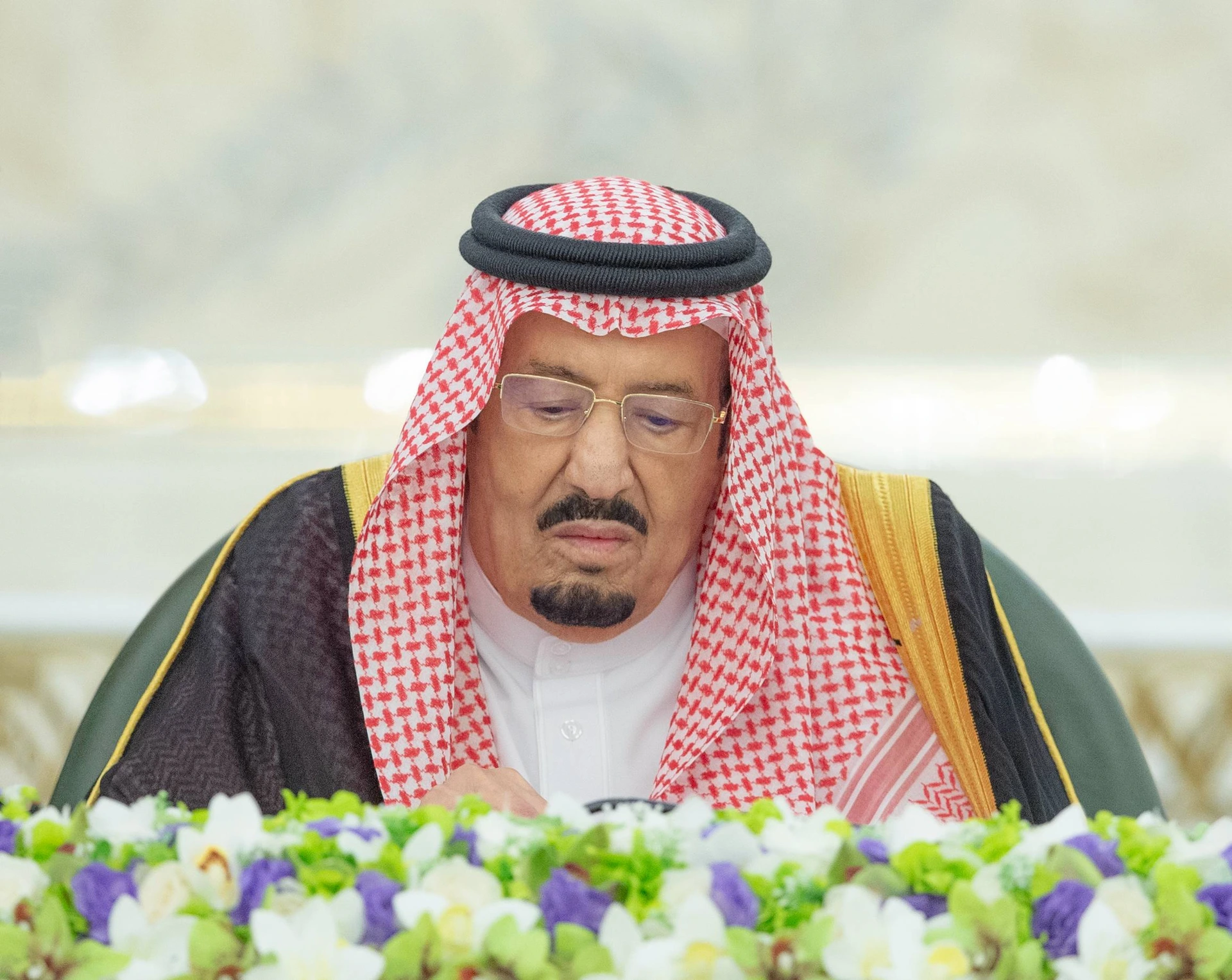 سيدي خادم الحرمين الشريفين يرأس جلسة مجلس الوزراء في جدة - صورة 1