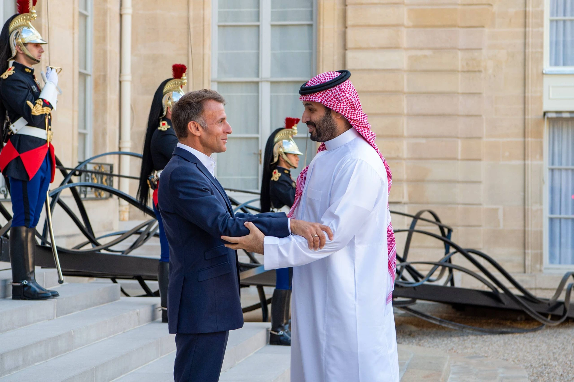 لقاء ودي مساء اليوم يجمع سمو سيدي ولي العهد بالرئيس الفرنسي في قصر الإليزيه - صورة 1