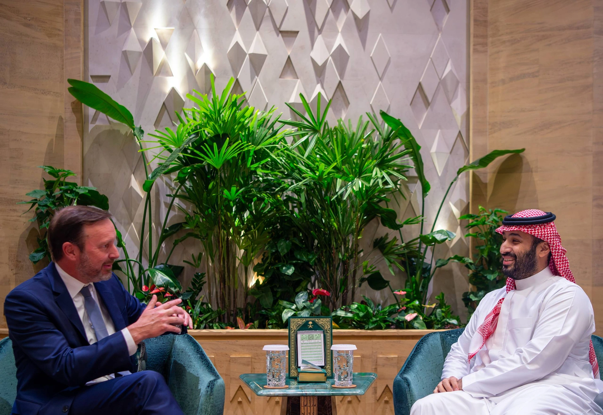 سمو سيدي ولي العهد يلتقي السيناتور الأمريكي كريس مورفي. - Photo 1