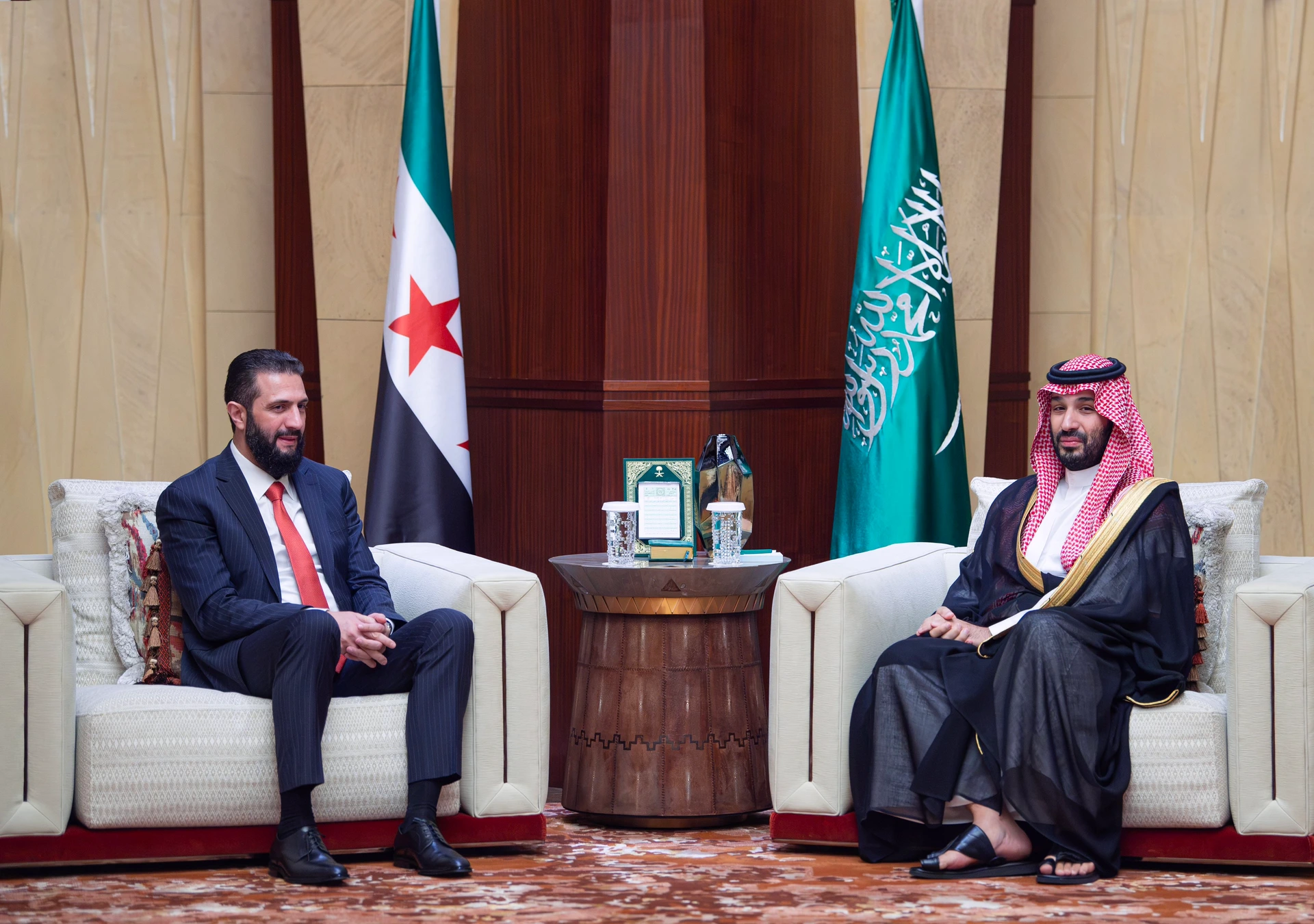 سمو سيدي ولي العهد يلتقي رئيس الجمهورية العربية السورية. - Photo 1
