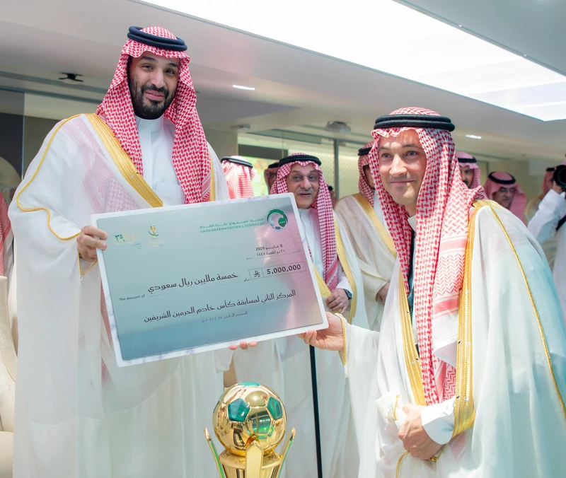 سمو سيدي ولي العهد يتوّج فريق الهلال بكأس خادم الحرمين الشريفين - Photo 16