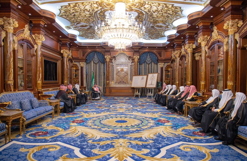سمو سيدي ولي العهد يستقبل مساء أمس وفد تكريم خادم الحرمين الشريفين - Photo 3