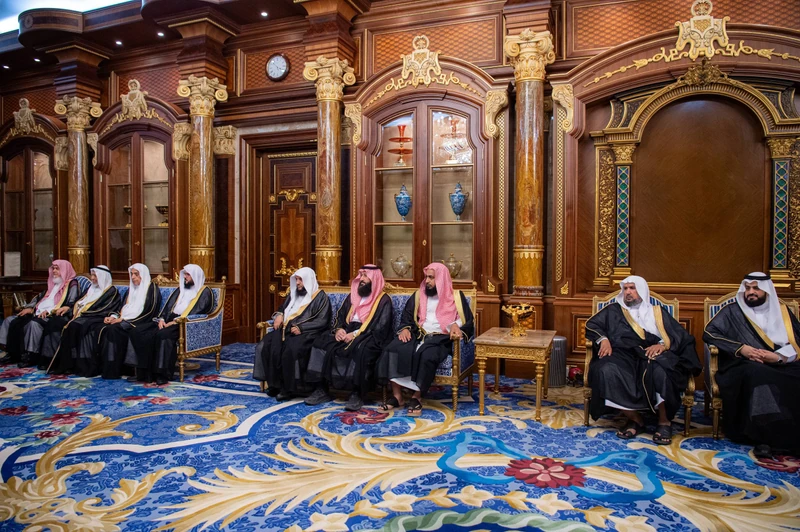 سمو سيدي ولي العهد يستقبل مساء أمس وفد تكريم خادم الحرمين الشريفين - Photo 5