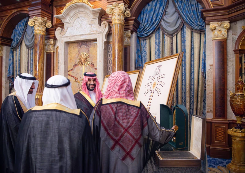 سمو سيدي ولي العهد يستقبل مساء أمس وفد تكريم خادم الحرمين الشريفين - Photo 7