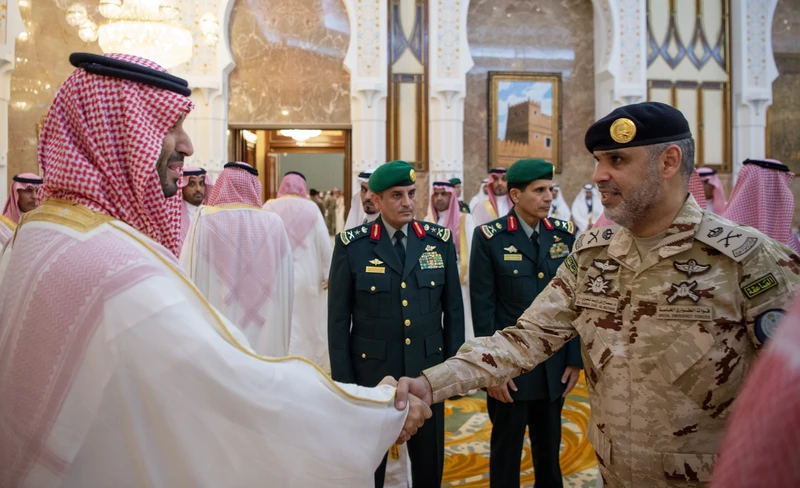 سمو سيدي ولي العهد يستقبل المهنئين بعيد الأضحى المبارك - صورة 9