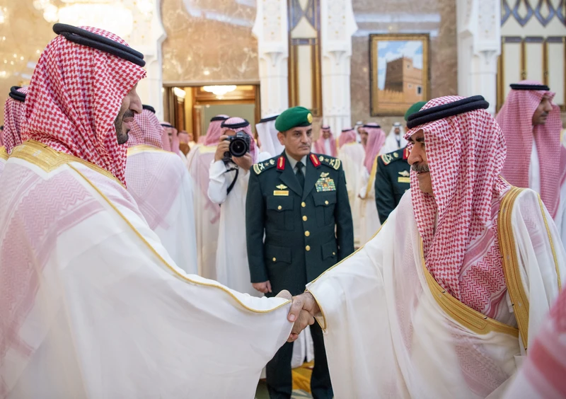 سمو سيدي ولي العهد يستقبل المهنئين بعيد الأضحى المبارك - صورة 5