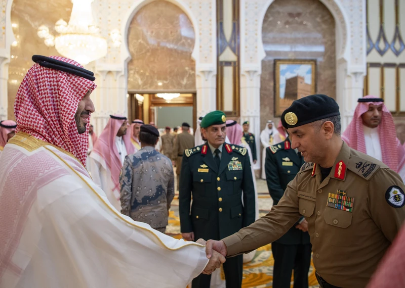 سمو سيدي ولي العهد يستقبل المهنئين بعيد الأضحى المبارك - صورة 13