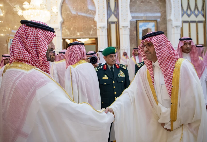 سمو سيدي ولي العهد يستقبل المهنئين بعيد الأضحى المبارك - صورة 12
