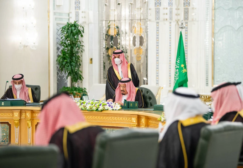 سيدي خادم الحرمين الشريفين يرأس جلسة مجلس الوزراء في جدة - صورة 5