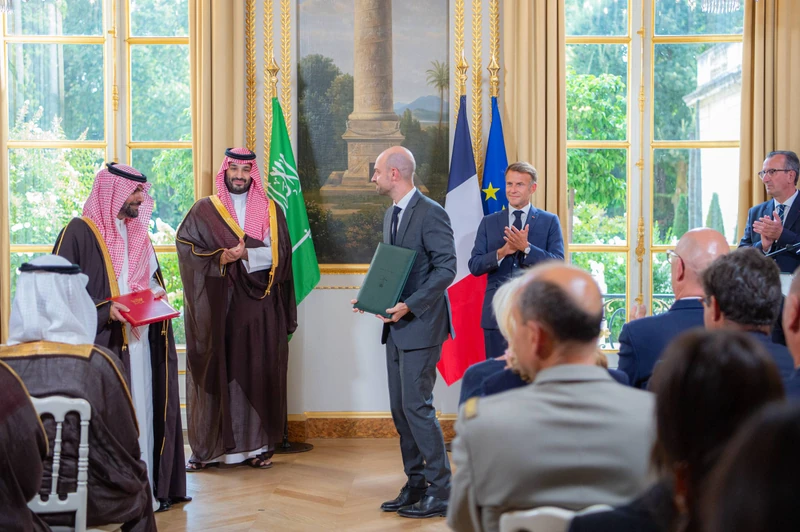 بحضور سمو سيدي ولي العهد وفخامة رئيس الجمهورية الفرنسية, انعقاد اجتماع الطاولة المستديرة الفرنسي-السعودي للاستثمار. - صورة 3
