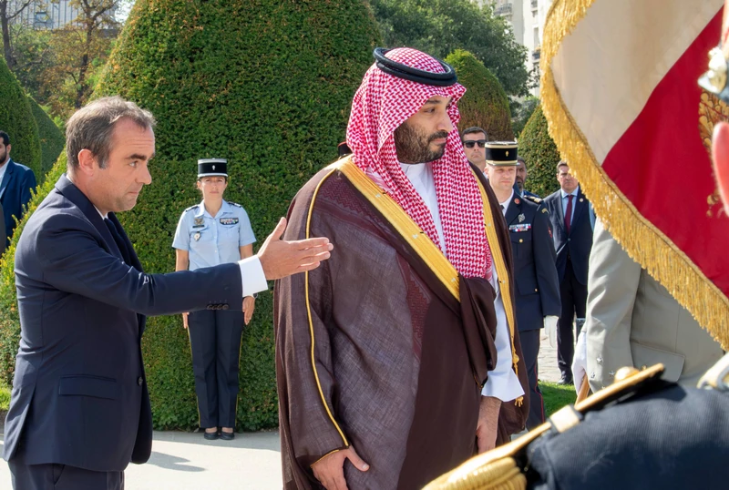 سمو سيدي ولي العهد يصل إلى قصر الإنفاليد في العاصمة باريس مستهلًا زيارة دولة إلى الجمهورية الفرنسية. - صورة 5