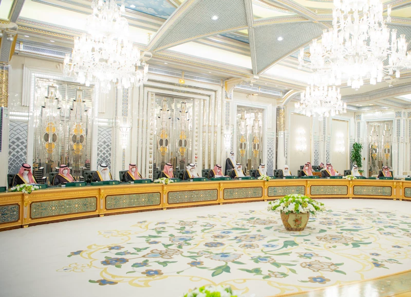 سيدي خادم الحرمين الشريفين يترأس جلسة مجلس الوزراء اليوم في جدة. - Photo 4