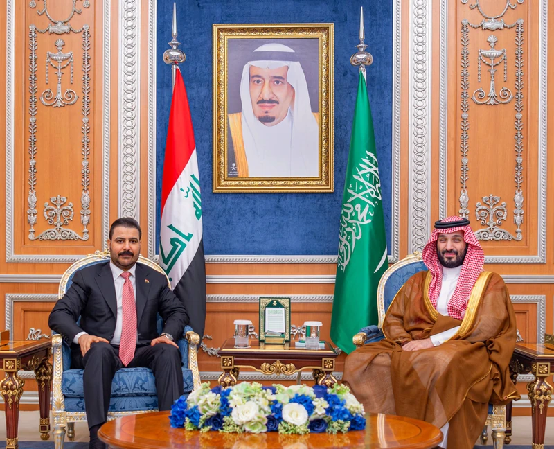 سمو سيدي ولي العهد يستقبل رئيس وزراء جمهورية العراق. - Photo 3