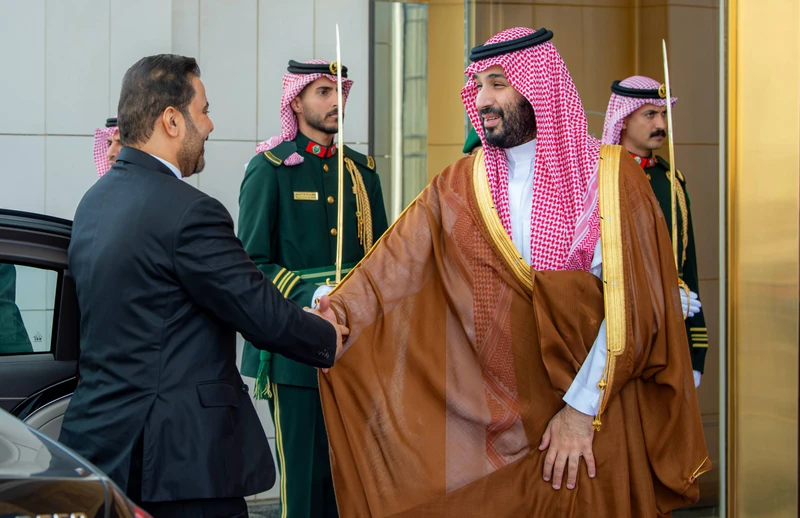 سمو سيدي ولي العهد يستقبل رئيس وزراء جمهورية العراق. - Photo 2