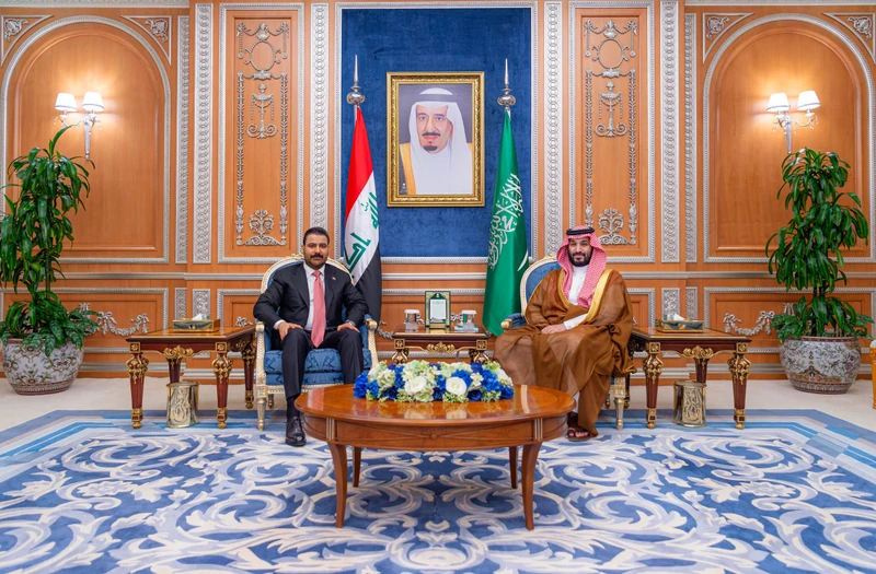 سمو سيدي ولي العهد يستقبل رئيس وزراء جمهورية العراق. - Photo 4